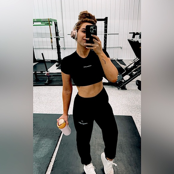 Meet your Posher, Allison - Picture 1 of 1